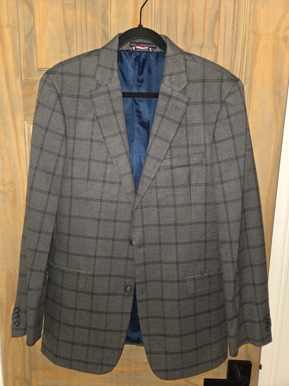 Tommy Hilfiger Gray Plaid Sport Coat with Navy Windowpane